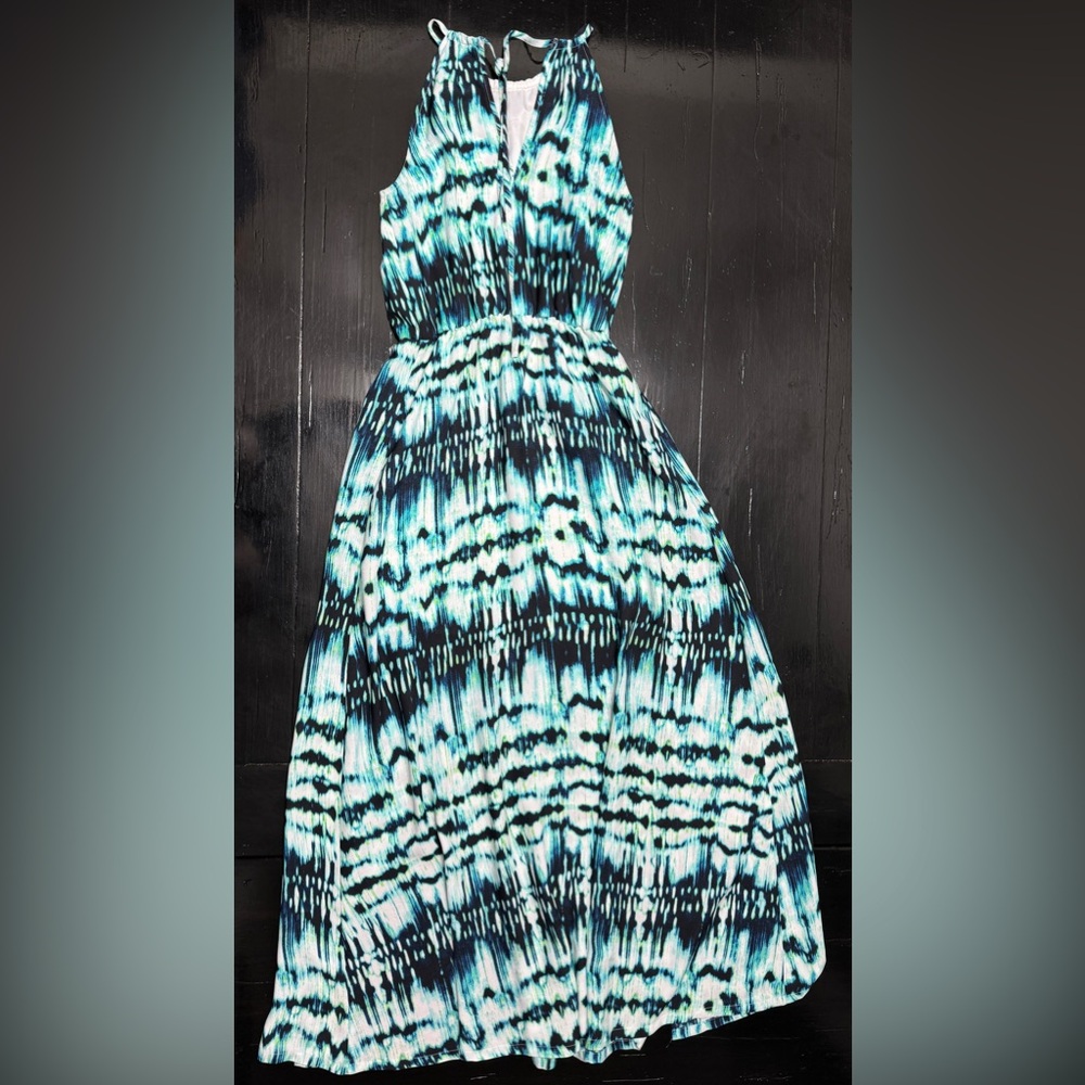 Elegant Tie-Dye Maxi Dress in Blue and White